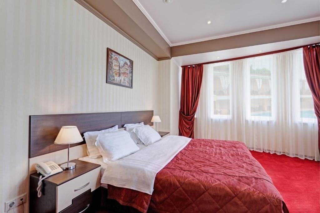 Двухместный (Улучшенный двухместный номер с 1 кроватью или 2 отдельными кроватями) отеля Дельмонт, Сукко
