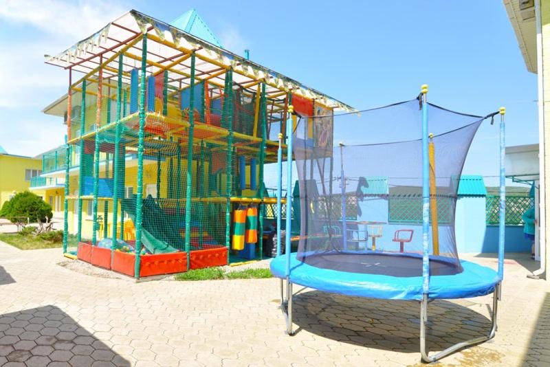 Детская игровая зона на территории гостиницы Индиго, Сукко. Гостиница Индиго