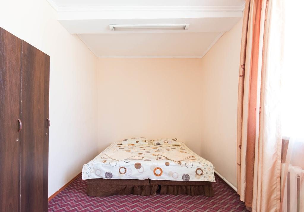 Двухместный (Двухместный номер с 1 кроватью и общей ванной комнатой) хостела Apple, Бишкек