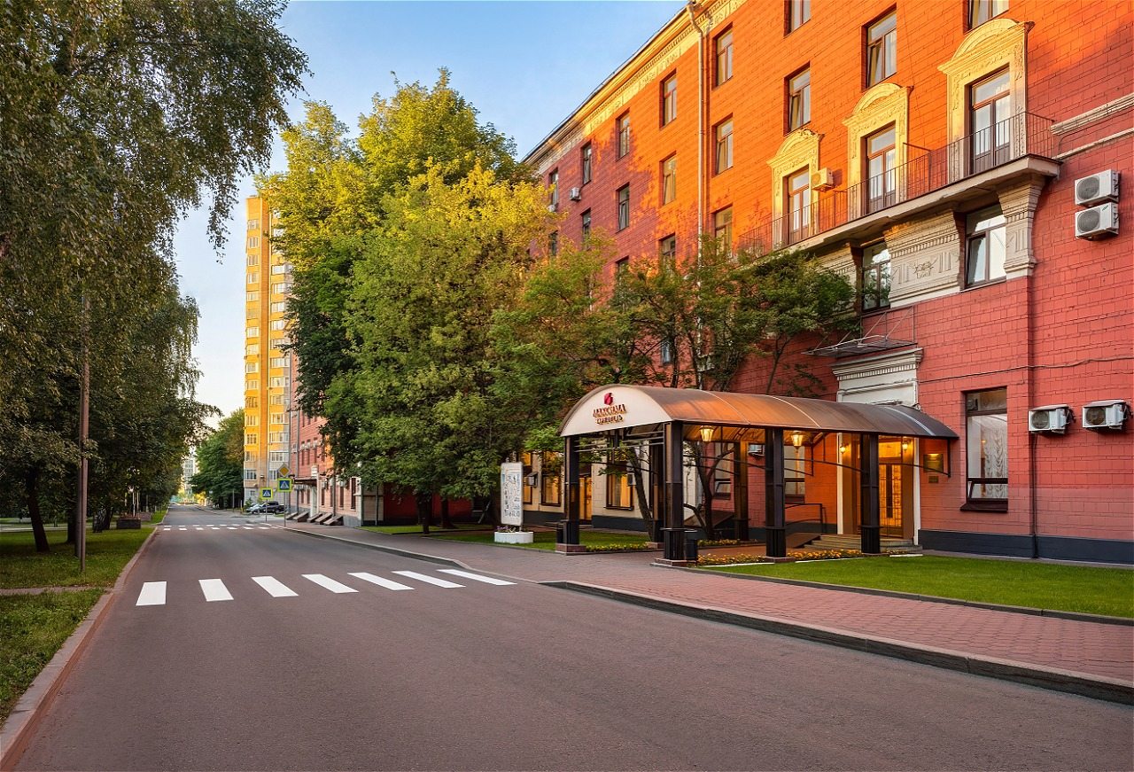 Отель Максима Заря, Москва