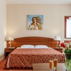 Полулюкс (Венера), Отель Максима Панорама