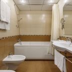 Полулюкс (Венера), Отель Максима Панорама