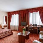 Полулюкс (Венера), Отель Максима Панорама