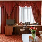 Полулюкс (Венера), Отель Максима Панорама