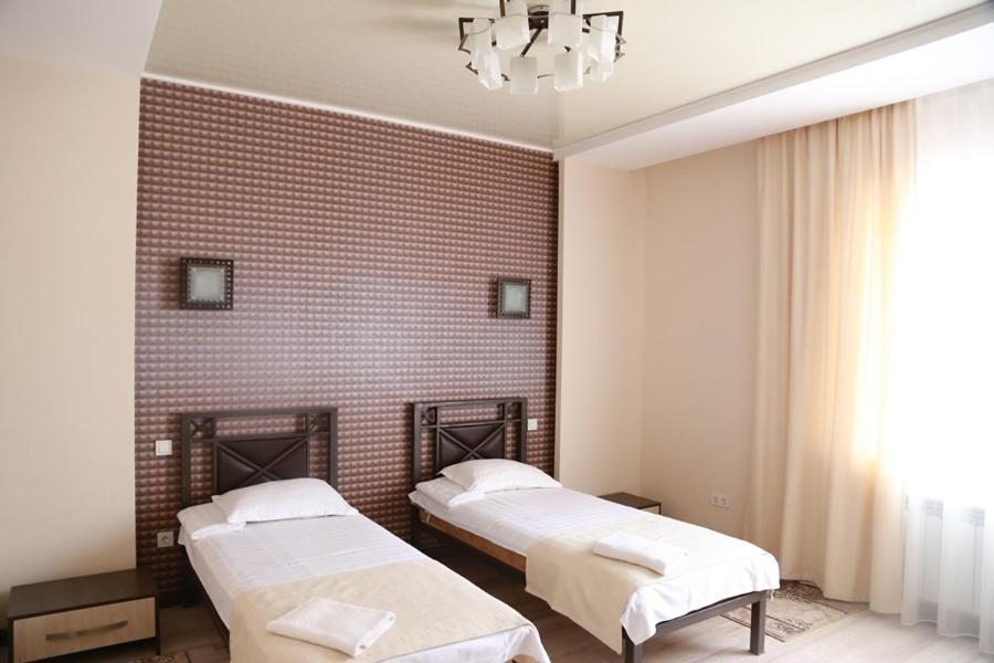 Двухместный (Просторный двухместный номер с 2 отдельными кроватями) гостевого дома Center, Бишкек