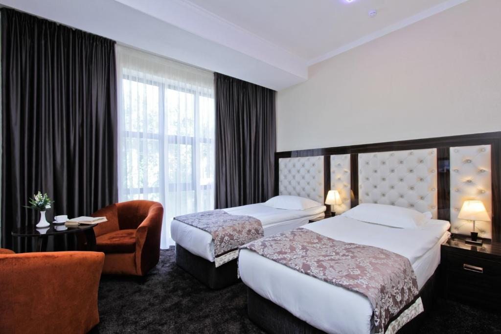 Двухместный (Стандартный двухместный номер с 2 отдельными кроватями) отеля Discovery, Бишкек