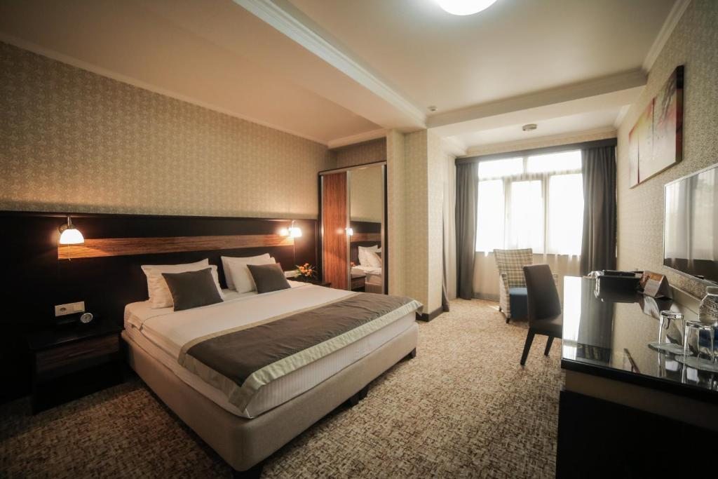 Двухместный (Большой двухместный номер с 1 кроватью) отеля Оникс, Бишкек