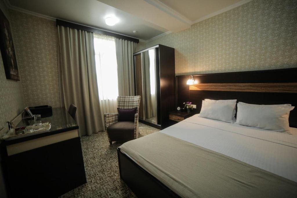Двухместный (Стандартный двухместный номер с 1 кроватью) отеля Оникс, Бишкек