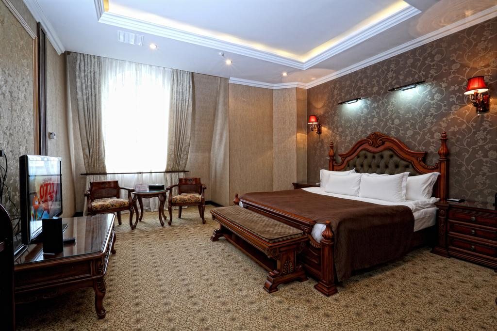 Сьюит (Дипломатический люкс) отеля Жаннат Ридженси, Бишкек