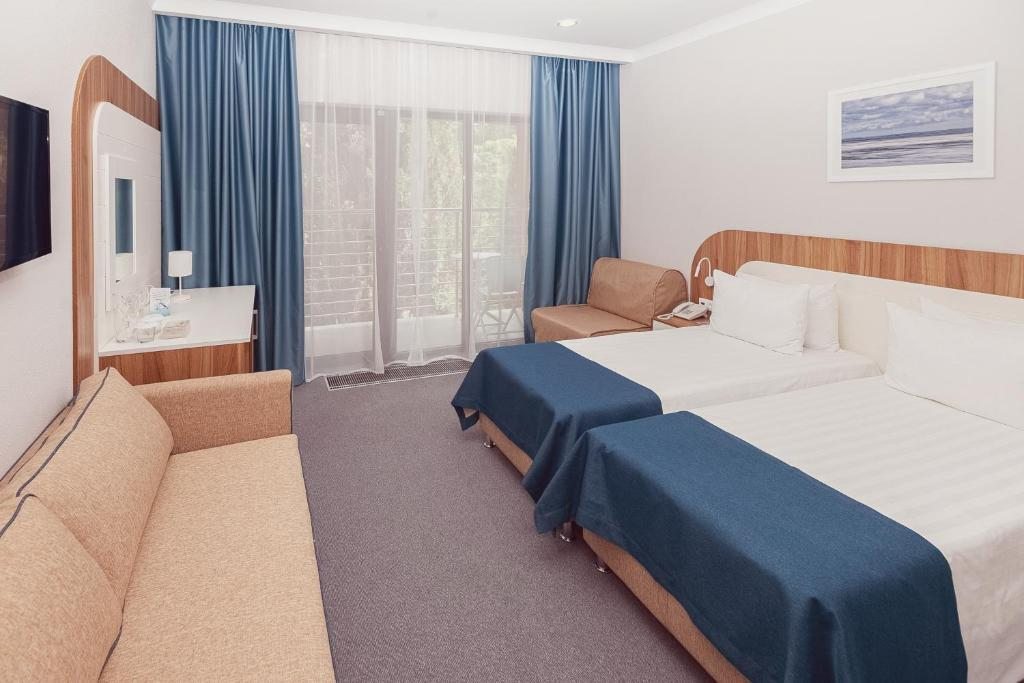 Двухместный (Улучшенный двухместный номер с 2 отдельными кроватями) отеля Alean Family Resort & SPA Sputnik, Сочи