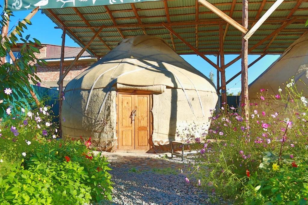 Номер (Юрта) кемпинга Happy Nomads Yurt, Каракол (Иссык-Кульская область)