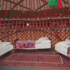 Номер (Кровать в 6-местной юрте), Кемпинг Happy Nomads Yurt