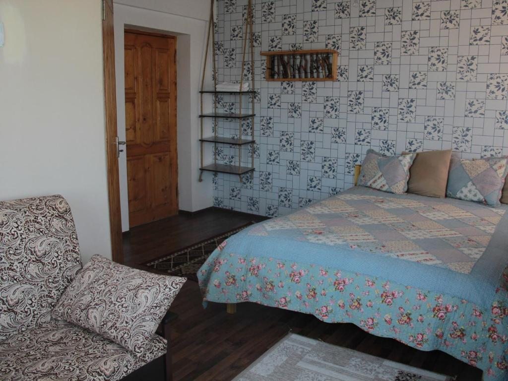Двухместный (Двухместный номер с 1 кроватью и собственной ванной комнатой) отеля Riverside Karakol, Каракол (Иссык-Кульская область)