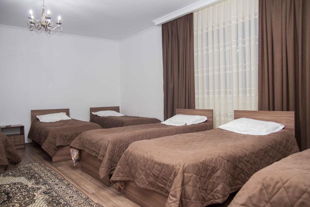 Номер (Общий шестиместный номер для мужчин и женщин) отеля Sweet House, Каракол (Иссык-Кульская область)