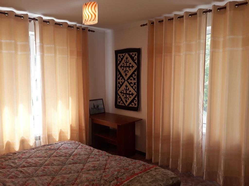 Двухместный (Двухместный номер с 1 кроватью или 2 отдельными кроватями, общая ванная комната) отеля Тескей, Каракол (Иссык-Кульская область)