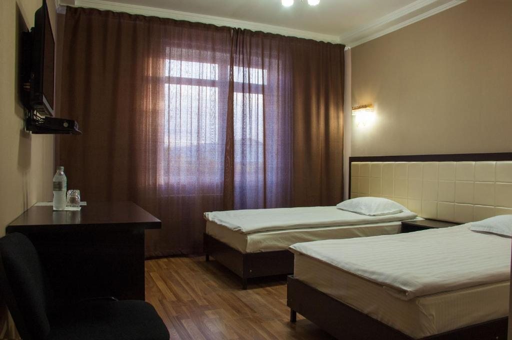 Двухместный (Стандартный двухместный номер с 2 отдельными кроватями) отеля Альтамира, Каракол (Иссык-Кульская область)