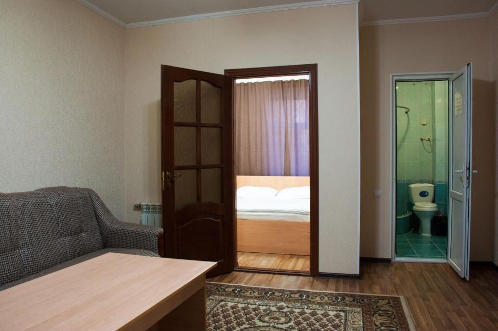 Сьюит (Люкс) отеля Альтамира, Каракол (Иссык-Кульская область)
