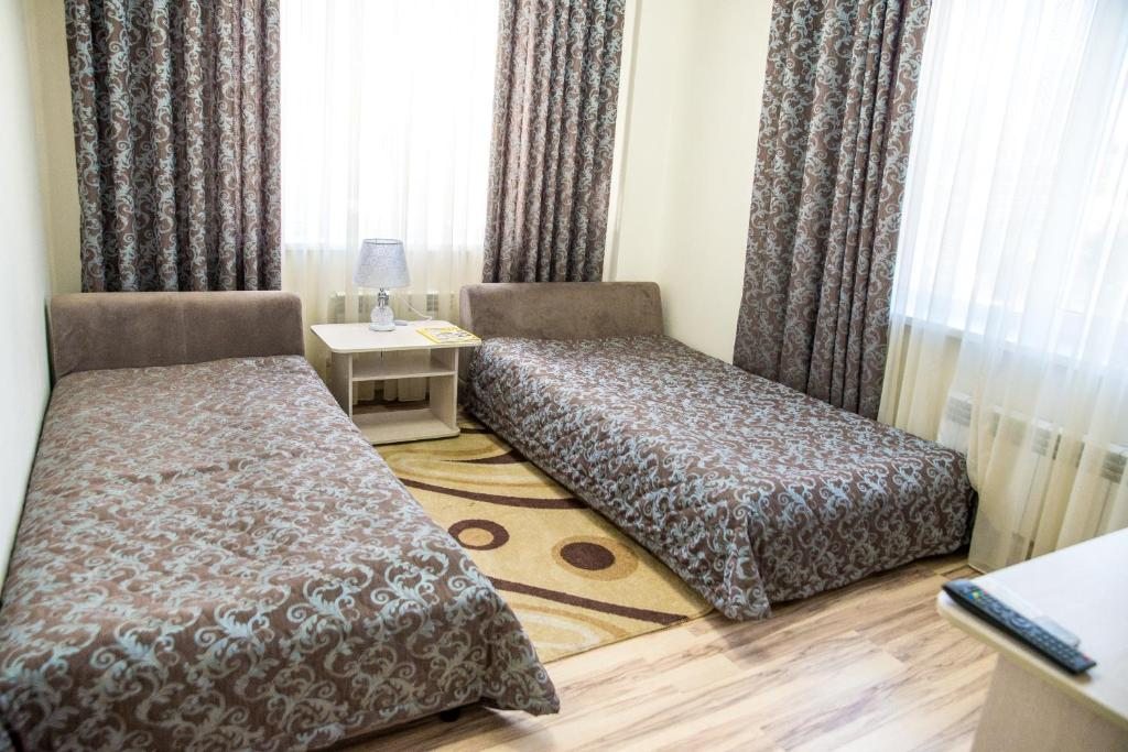 Двухместный (Стандартный двухместный номер с 2 отдельными кроватями) отеля Rich, Бишкек