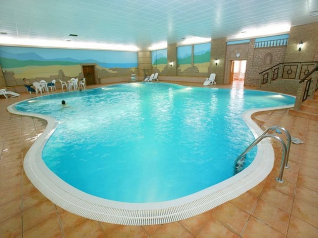 Крытый плавательный бассейн, Атлас Парк Отель