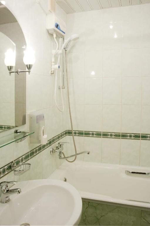 Двухместный (Двухместный номер эконом-класса с 2 отдельными кроватями, общей ванной комнатой и кухней) отеля Владыкино, Москва