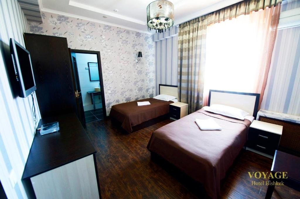 Двухместный (Двухместный номер «Комфорт» с 2 отдельными кроватями) отеля Вояж, Бишкек