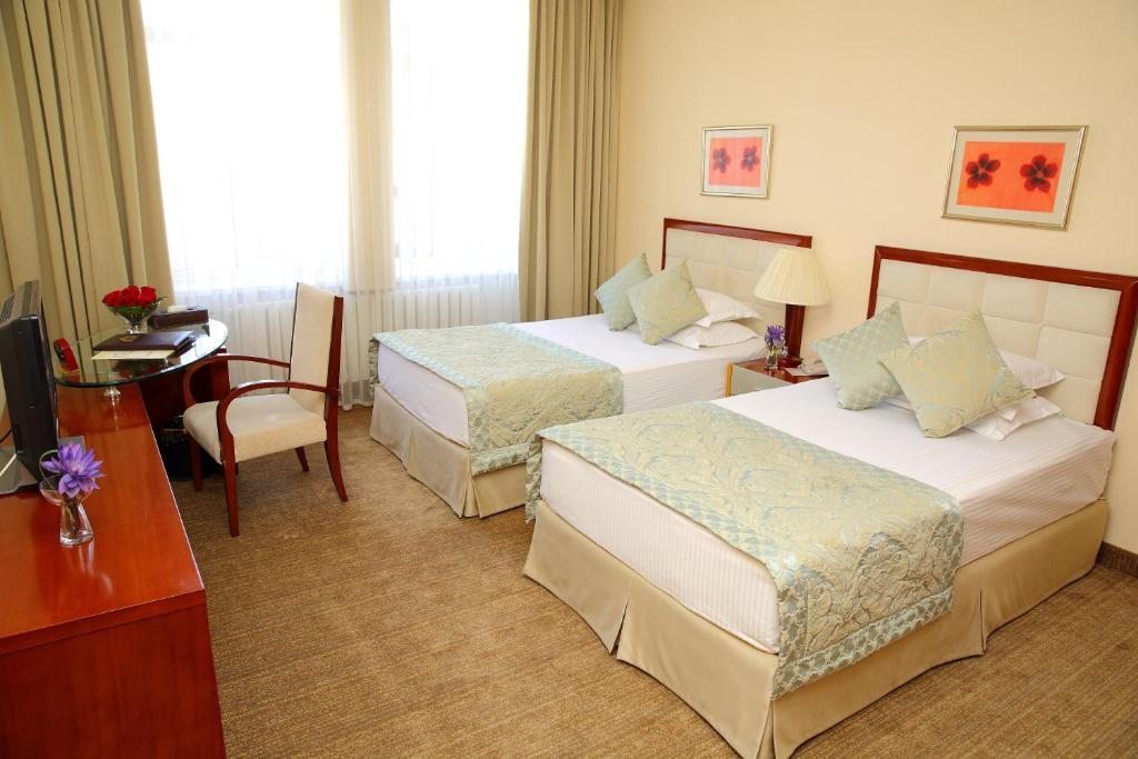 Двухместный (Стандартный двухместный номер с 2 отдельными кроватями) отеля Бишкек