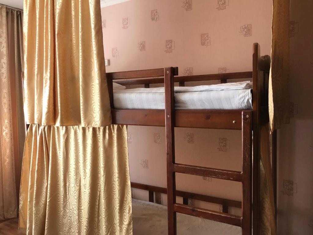 Номер (Кровать в общем 8-местном номере для мужчин и женщин) хостела Тундук, Бишкек