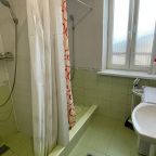 Четырехместный (Апартамент 2-х комнатный с кухней и балконом(3 доп.места)), Гостевой дом Коралл