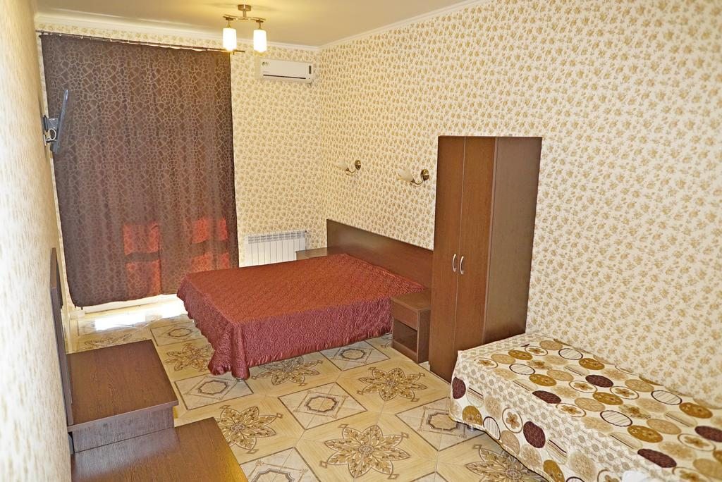 Трехместный (Стандартный трехместный номер с видом на море) гостиничного комплекса Панорама, Кабардинка