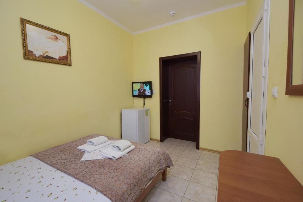 Двухместный (Стандартный двухместный номер с 1 кроватью или 2 отдельными кроватями) гостевого дома Натела, Кабардинка