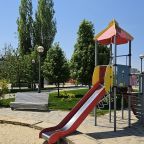 Детская площадка, Гостиница Апельсин