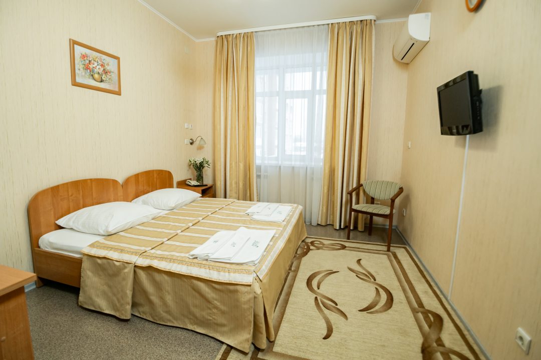 Двухместный (Улучшенный двухместный номер с 1 кроватью) гостиницы Спорт-Отель, Томск
