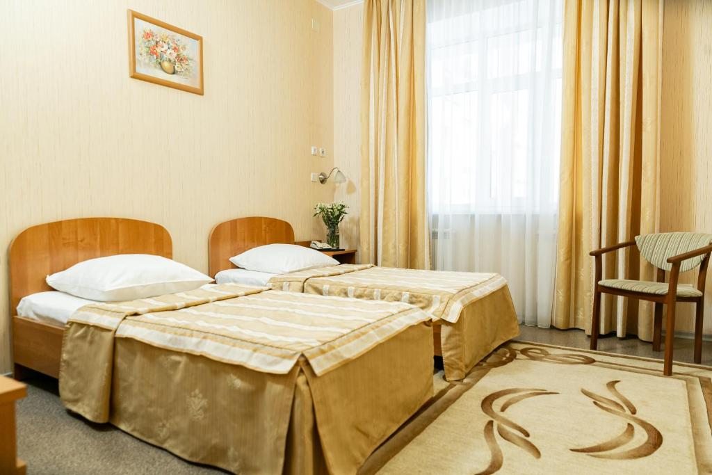 Двухместный (Двухместный номер с 2 отдельными кроватями и душем) гостиницы Спорт-Отель, Томск