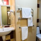 Ванная комната в номере гостиницы «Топос Конгресс-Отель» 3*, Ростов-на-Дону