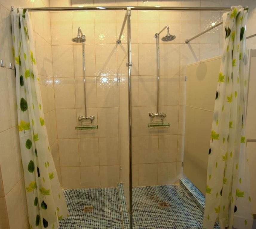Двухместный (Двухместный номер с 2 отдельными кроватями и ванной комнатой) хостела В городе N, Псков