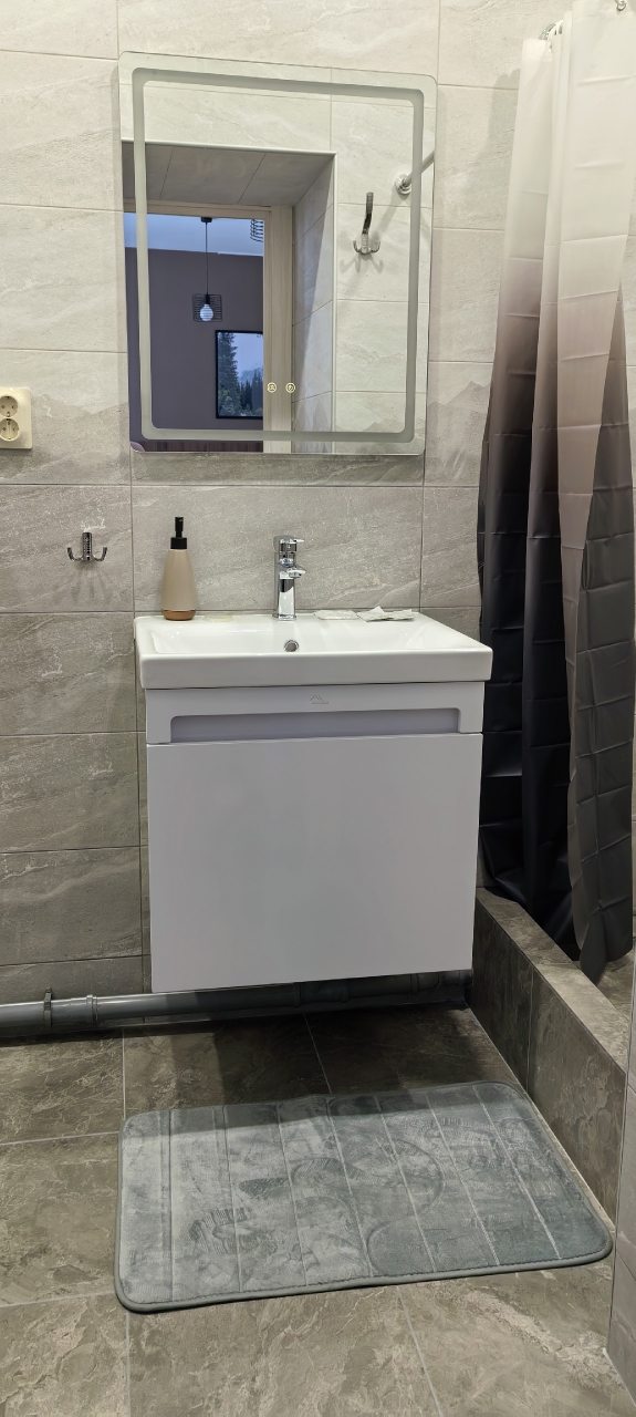 Четырехместный (Четырехместный), Гостиница В городе N