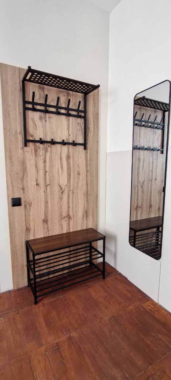 Четырехместный (Четырехместный), Гостиница В городе N