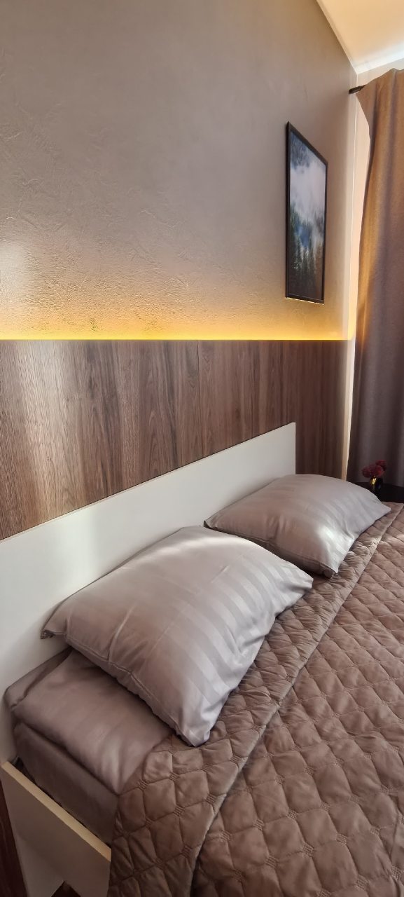 Четырехместный (Четырехместный), Гостиница В городе N