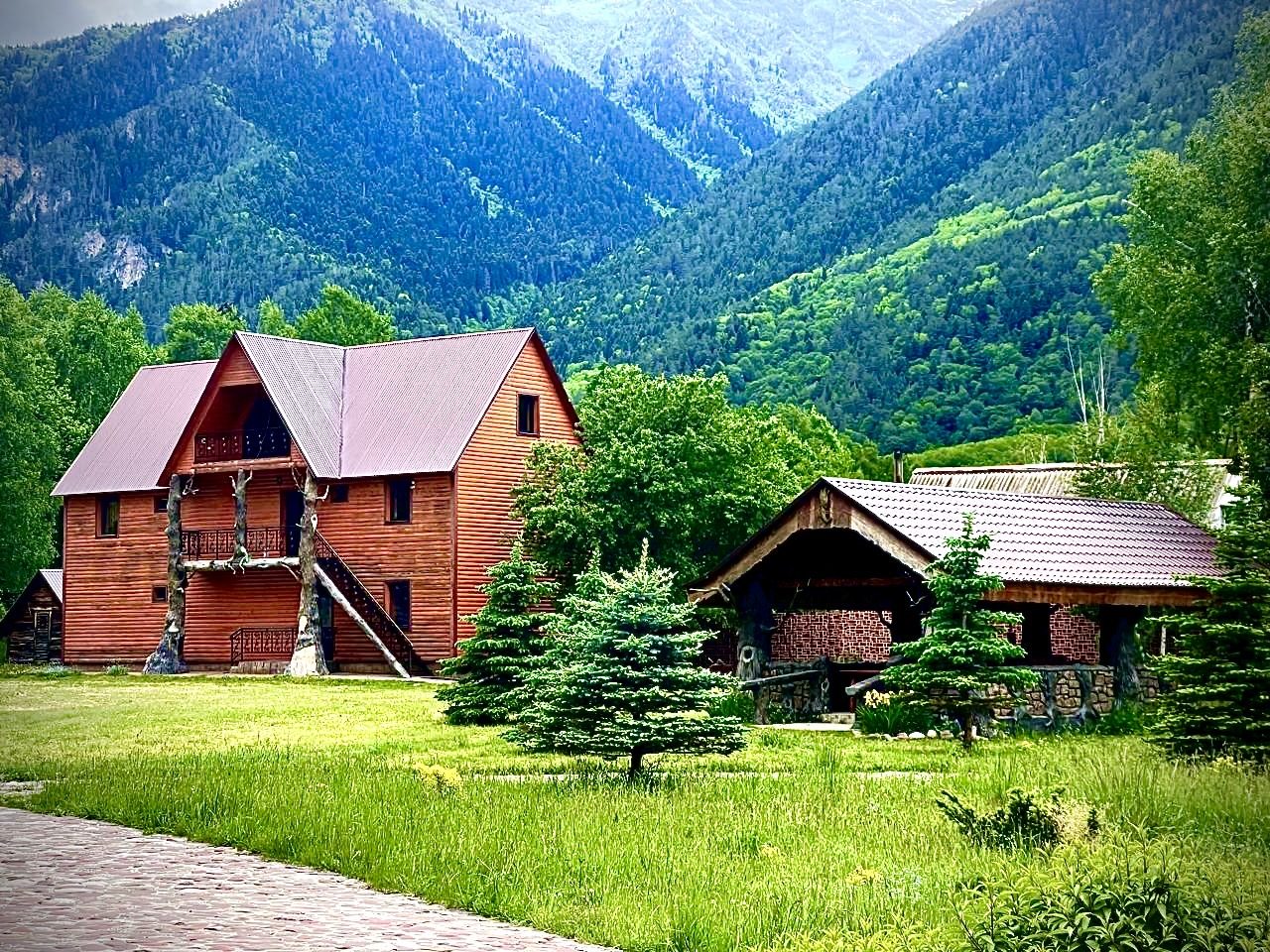 вид на горы, Гостевой дом Березка