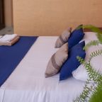 Трехместный (Номер  Комфорт с кроватью размера «king-size» и односпальной кроватью), Отель Аква ДеЛюкс