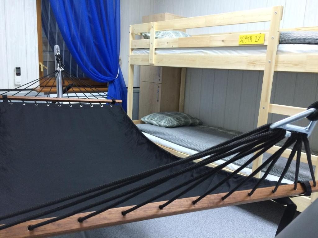 Номер (Спальное место на двухъярусной кровати в общем номере для мужчин и женщин) хостела Койко Место, Тюмень