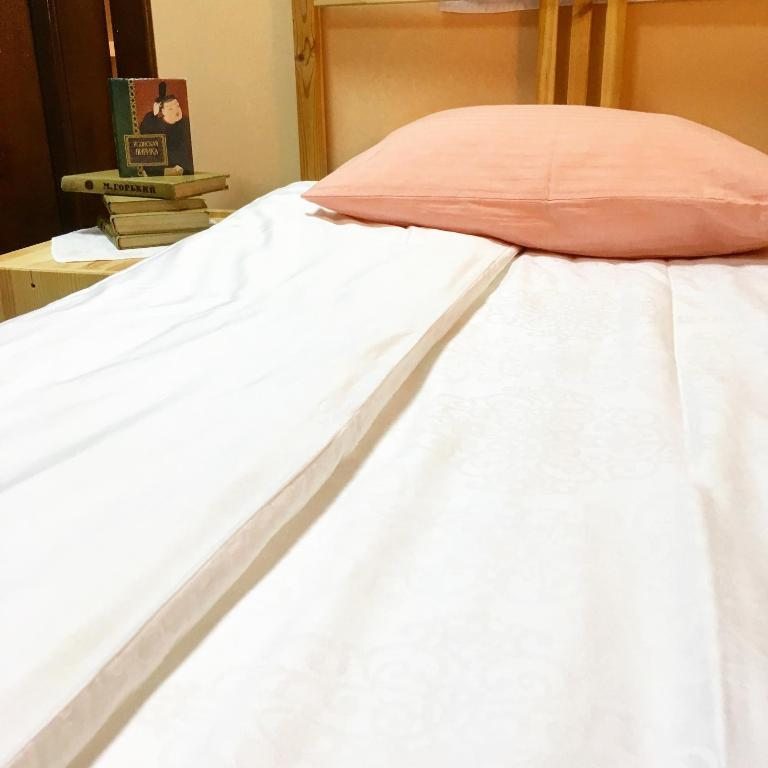 Номер (Односпальная кровать в общем номере для мужчин и женщин) хостела Койко Место, Тюмень