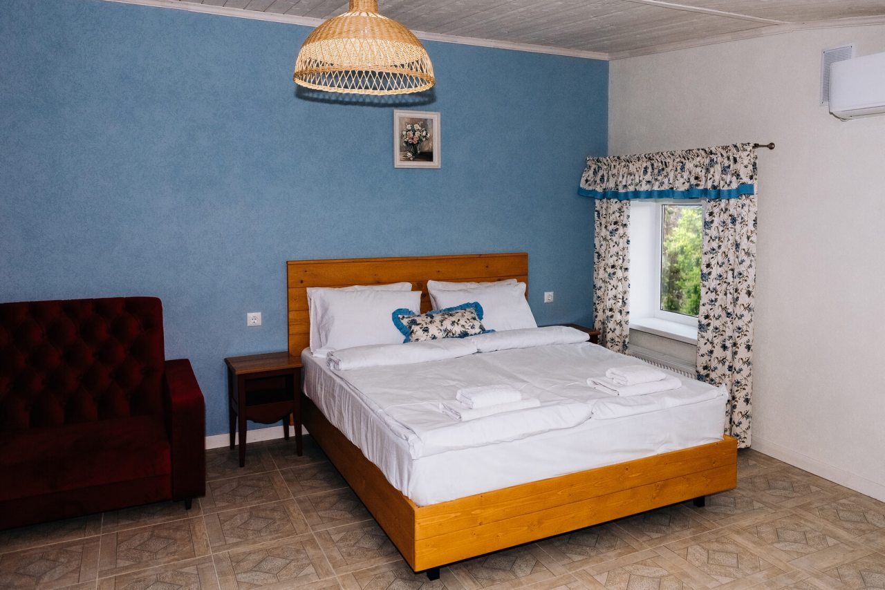 Четырехместный (Семейный номер с ванной комнатой (для 4 взрослых)) гостевого дома Центральный, Таганрог