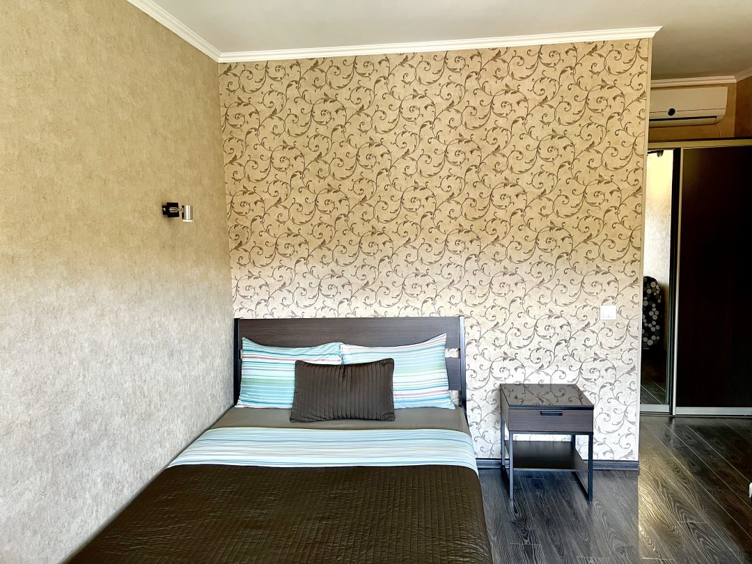 Двухместный (Двухместный номер с двуспальной кроватью и доп. местом) гостевого дома Морская 250, Ейск