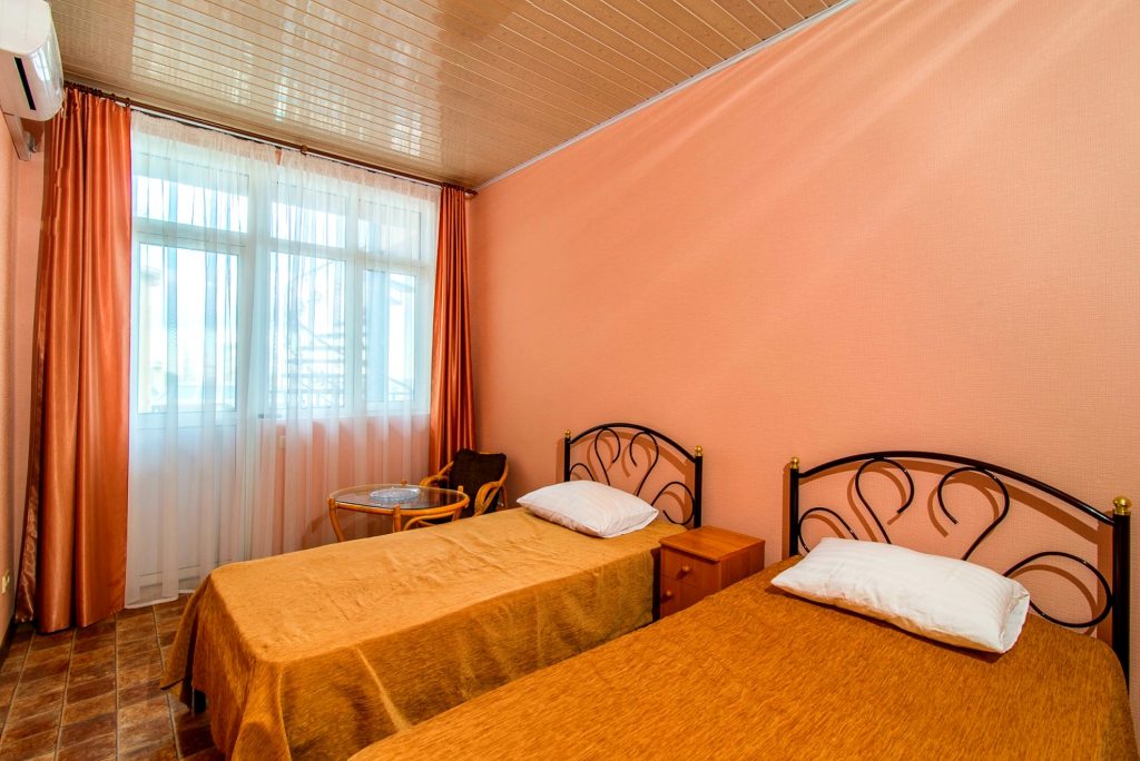 Двухместный (С 2 отдельными кроватями № 24) отеля Вилла Верона, Утес, Крым