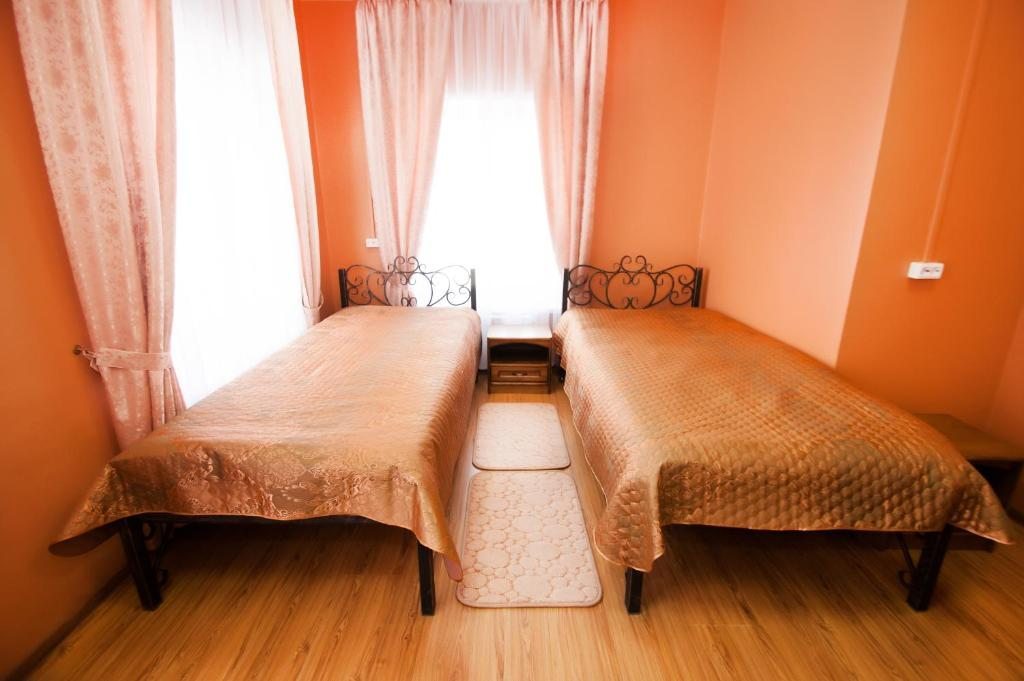Двухместный (Стандартный двухместный номер с 2 отдельными кроватями) гостиницы Центральная, Бежецк