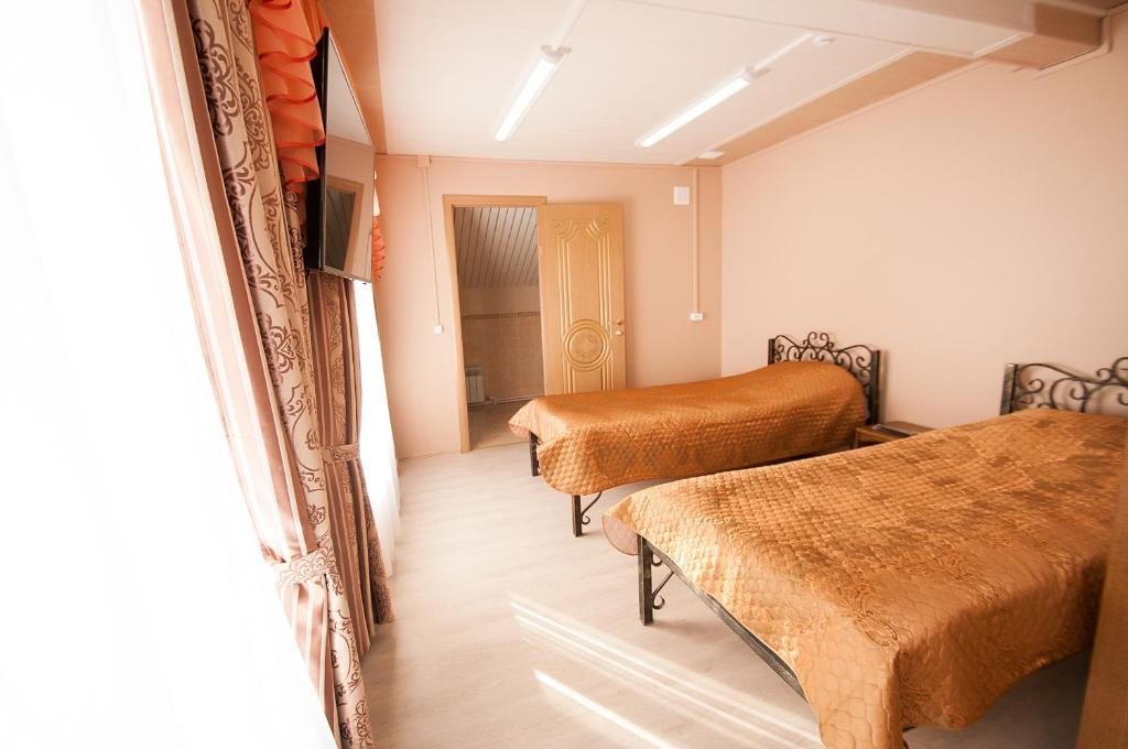 Двухместный (Улучшенный двухместный номер с 2 отдельными кроватями) гостиницы Центральная, Бежецк
