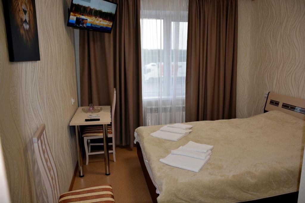 Двухместный (Улучшенный двухместный номер с 1 кроватью) отеля Славянка Нижнедевицк, Нижняя Ольшанка