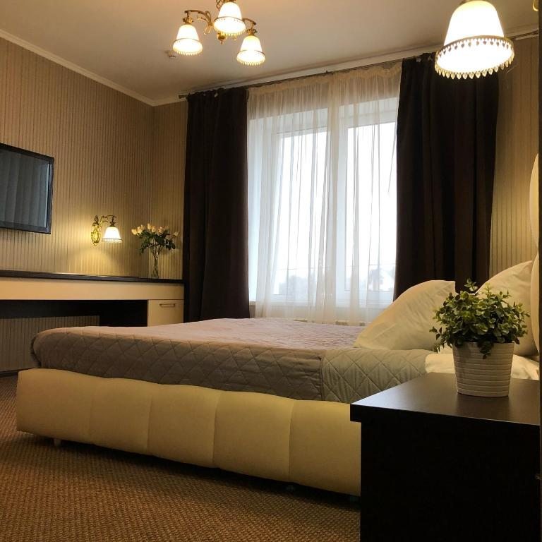 Сьюит (Люкс с кроватью размера «king-size») отеля Атмосфера, Острогожск