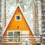 Дом (Коттедж с террасой на озеро и общей манагальной зоной), База отдыха GREENVALD Парк Скандинавия